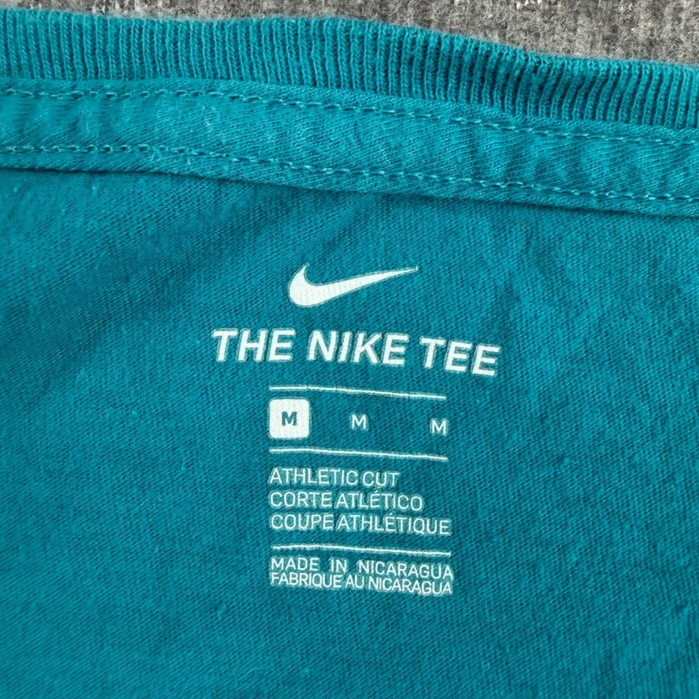 Nike Graphic Tee Women's Medium Blue Just Do It Swoosh Logo Short Sleeve Shirt